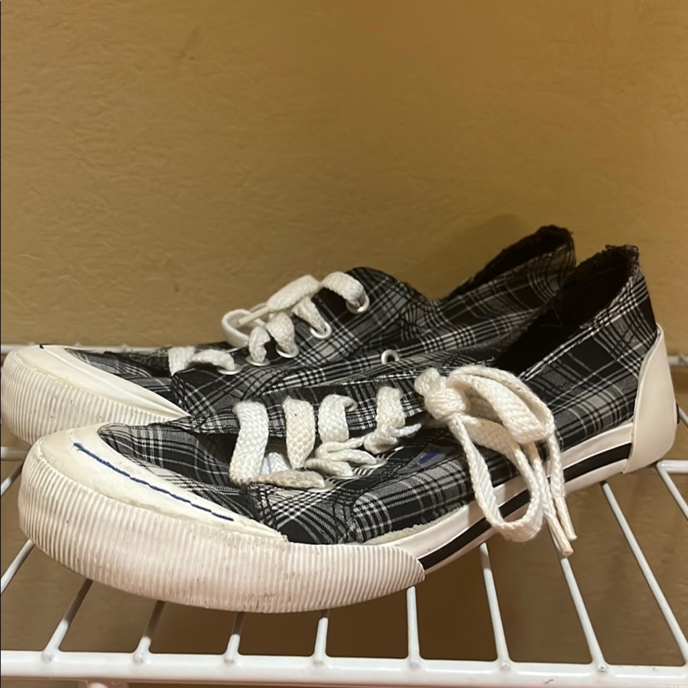 Trendy Rocket Dog Black and White Casual Sneakers with White Rubber Outsoles